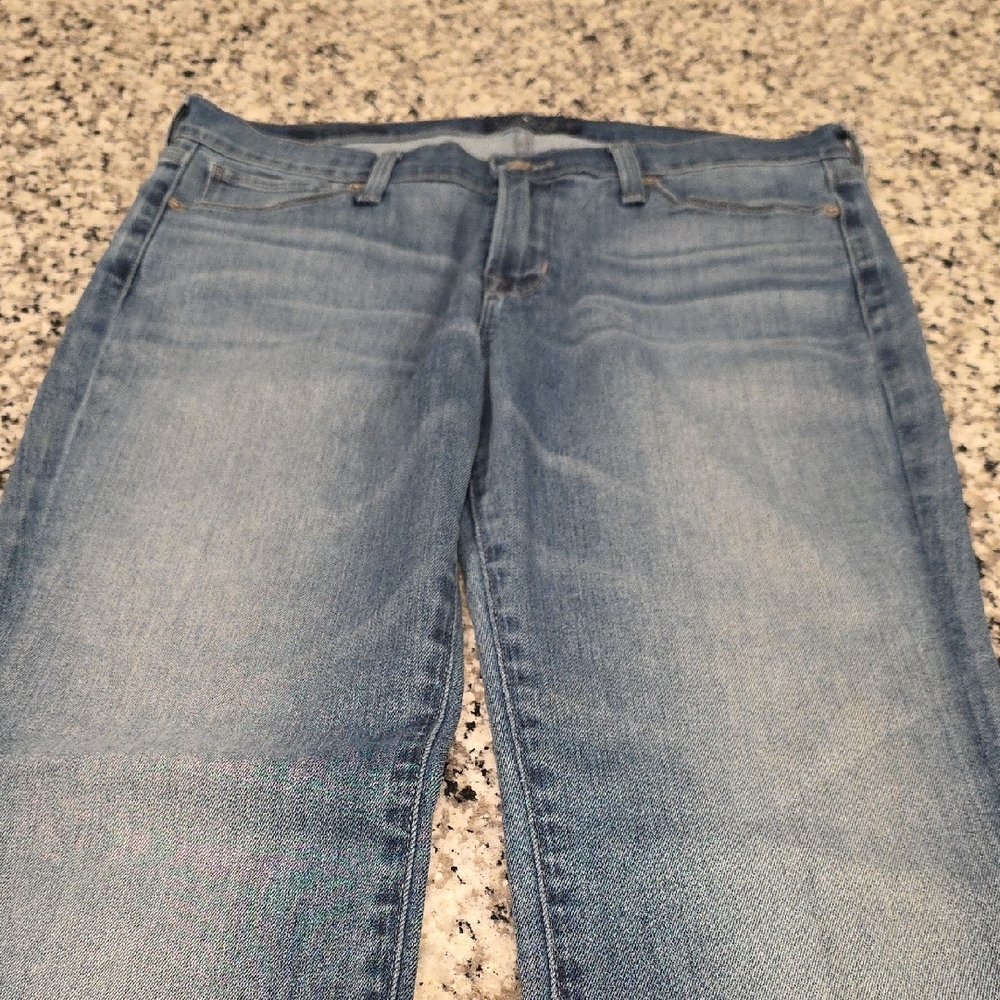 Lucky Brand Blue Skinny Jeans with Subtle Fading